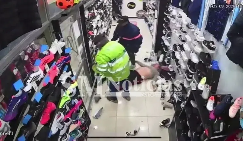 El momento de la agresión quedó registrado.