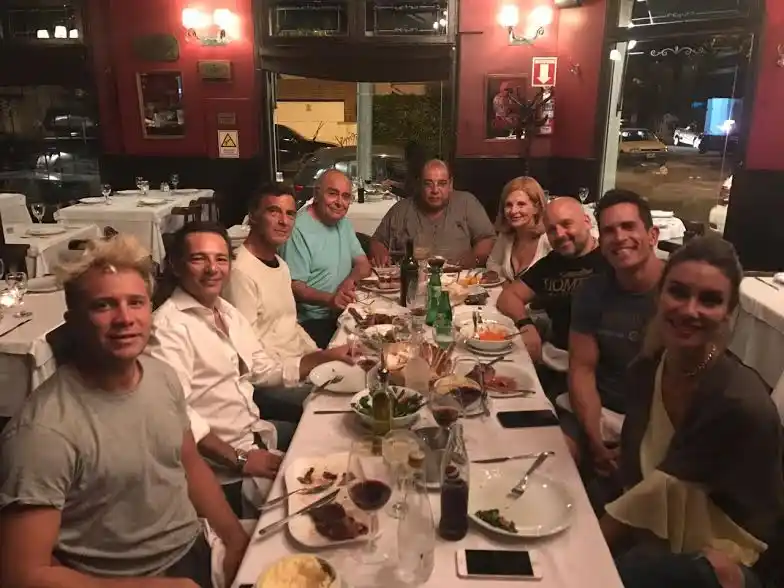 Los actores de "Casa Valentina" de festejo