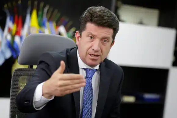 MinDefensa: desmanes en el transmilenio bogotano fue coordinado por vándalos chilenos