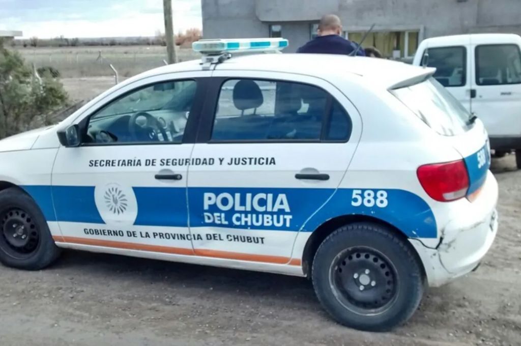 Tragedia en Trelew: atropelló y mató a su hijita cuando intentaba sacar el auto