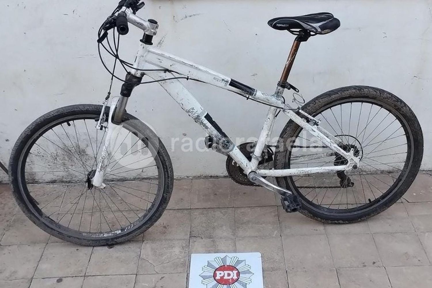 En la vereda de su casa, dejaron una bicicleta robada