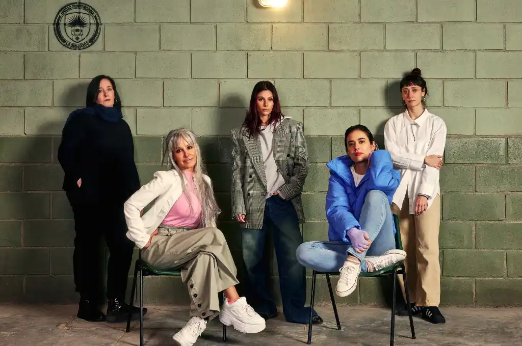 Parte del elenco de "En el barro". (Netflix/Underground)