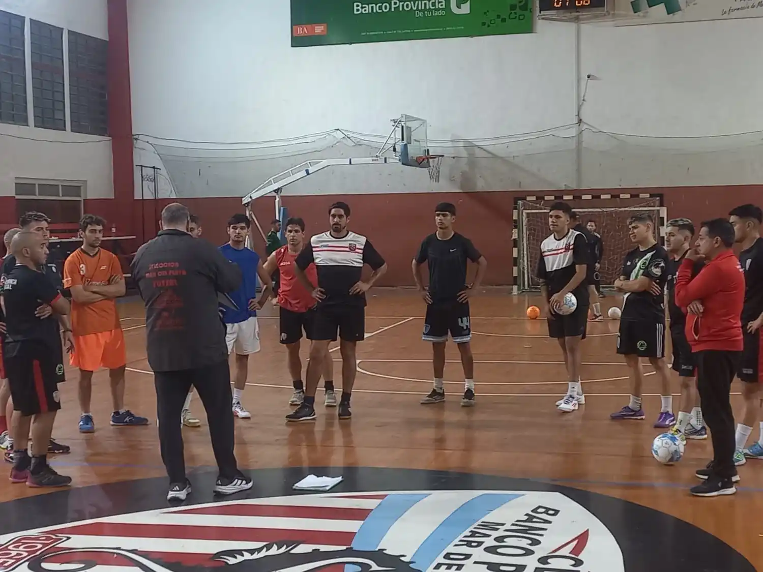 La Selección Marplatense de Futsal va por el pase provincial con el aliento de su gente