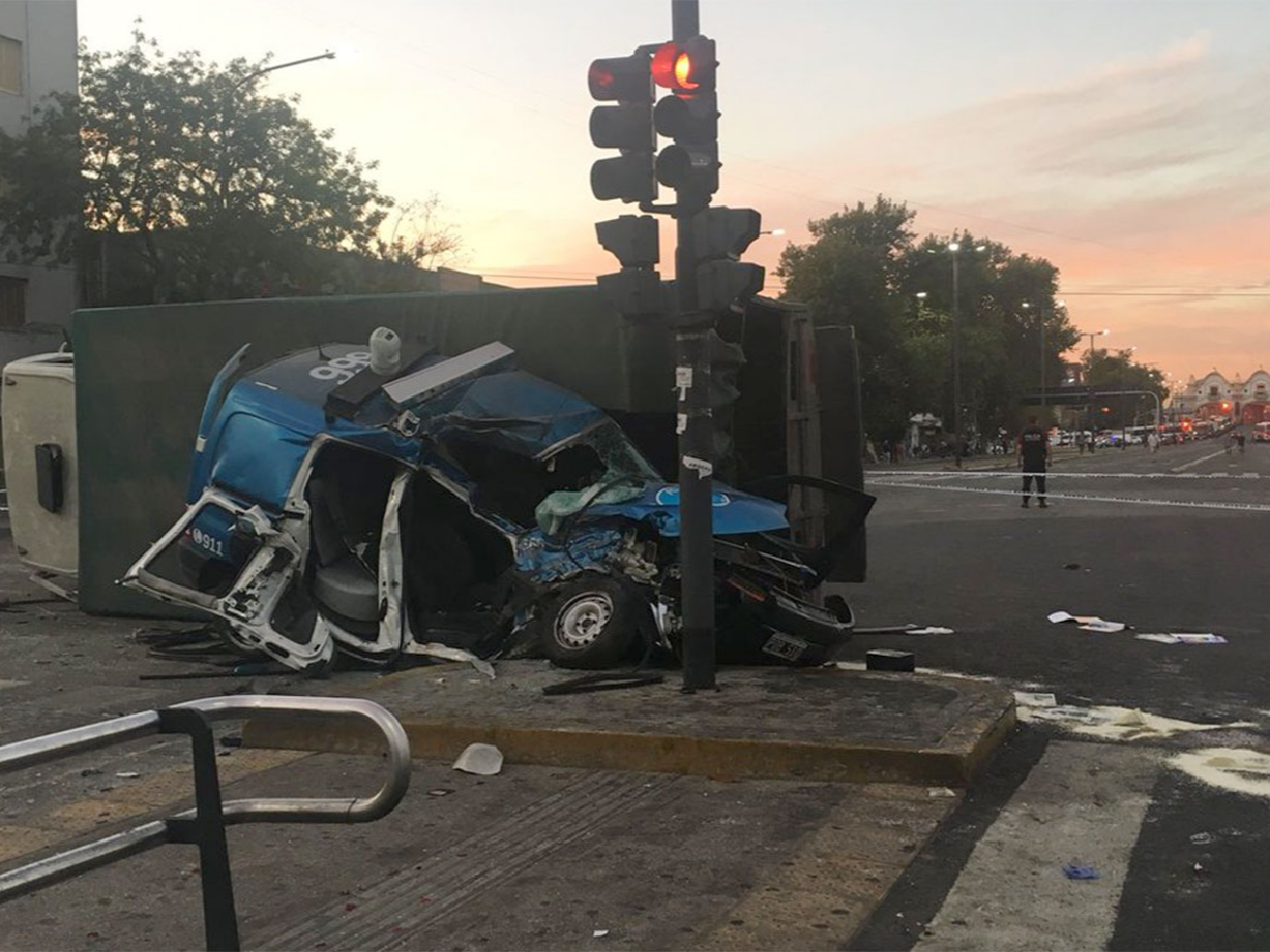 Murieron dos policías durante una persecución en Pompeya 