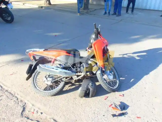 Tres personas trasladadas al hospital tras violento choque en calle Estrugamou