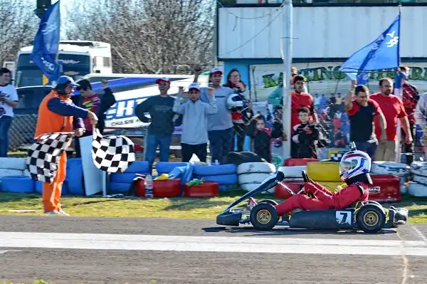 Juan Manuel Laplacette ganó por la quinta del Entrerriano de Karting