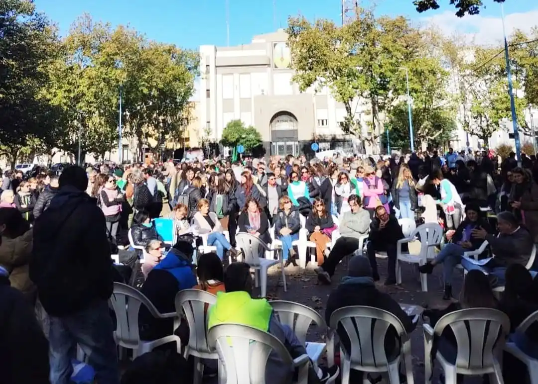 CTA presente. En la movilización que tuvo como punto de encuentro la plaza Dardo Rocha.