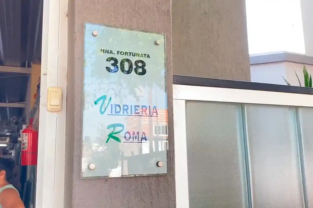 Marcelo Ulrich- Propietarios	25 años de calidad en vidrios, espejos y aberturas en Vidriería Roma - 3