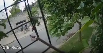 Captura de una cámara de seguridad que captó el homicidio.