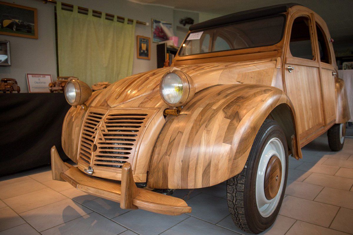 El Citroën 2 CV que hizo un ebanista francés deja todo el mundo sin palabras