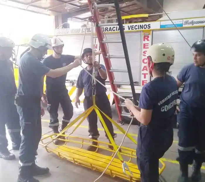 Bomberos  Voluntarios se  capacitaron en  rescates de forma  vertical