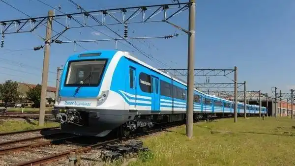 Desde La Plata reclaman avances en la electrificación del tren Roca