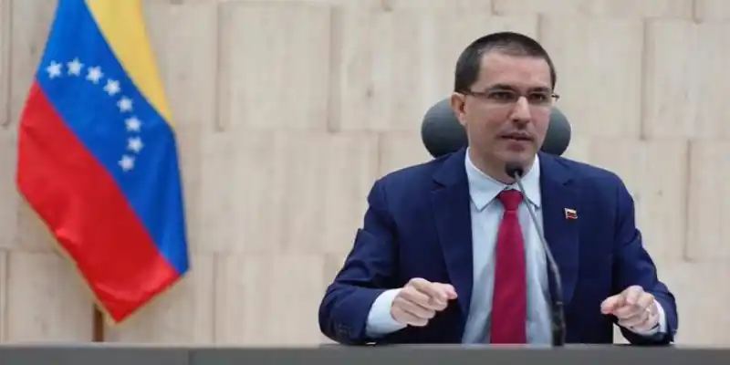 Arreaza denunciará ante la ONU el «saqueo» del Consulado en Bogotá