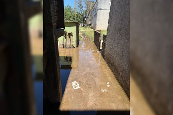 Reclaman por una pérdida de agua en el Fonavi