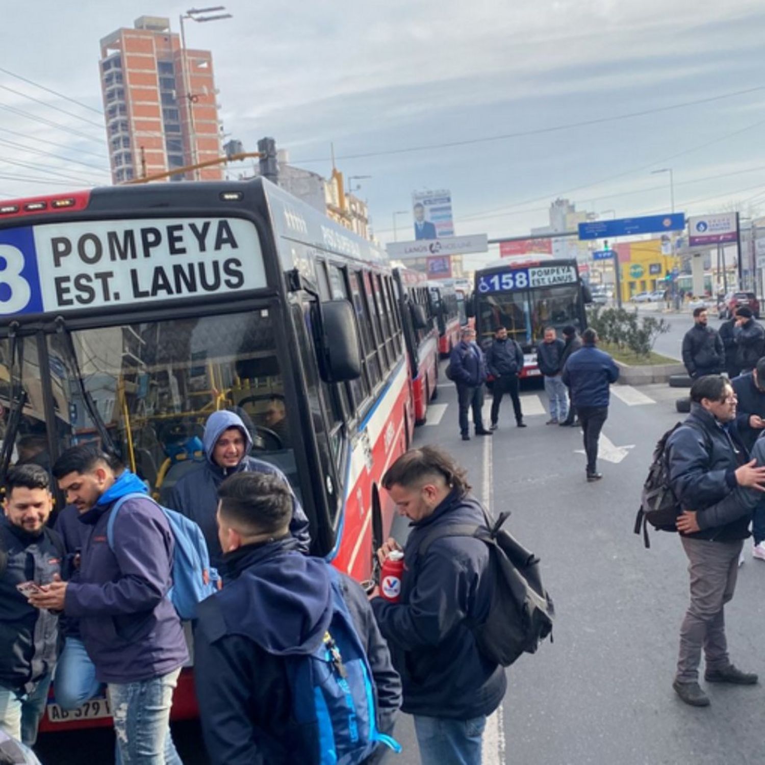 Lanús: Balearon a un chofer y varias líneas de colectivos realizaron un paro