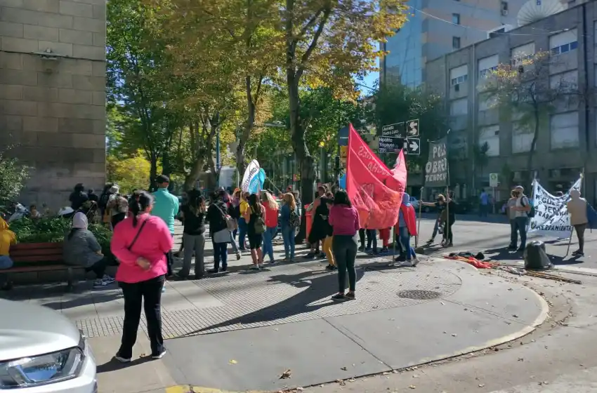Cortan Luro en pedido de herramientas para trabajar