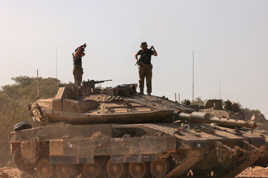 Tanques y tropas israelíes llegan al centro de Gaza