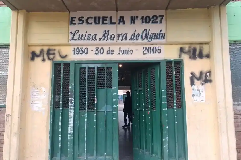 Suspendieron las clases en una escuela cercana a la capilla Santa Rita tras la balacera