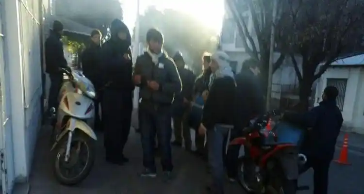 Trabajadores de  Celupaper protestan en la Delegación del Ministerio de Trabajo