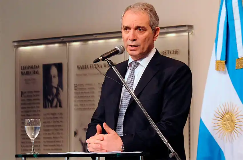 Alak recorrió los nuevos talleres textiles de la Unidad N° 8 de Los Hornos