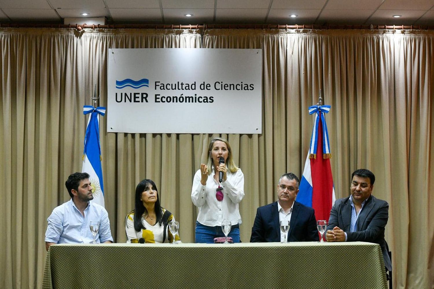 Stratta y Aluani participaron de la apertura de una Jornada de Capacitación para autoridades comunales electas