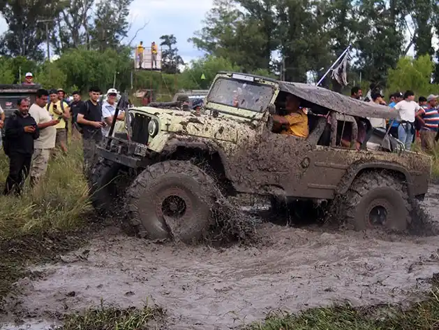 A puro barro y camaradería: Gualeguay vive el 8º Encuentro Nacional de Jeeperos