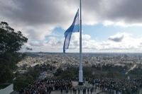 ¿Usan más de una bandera para el mástil del Parque Independencia? La respuesta es sí
