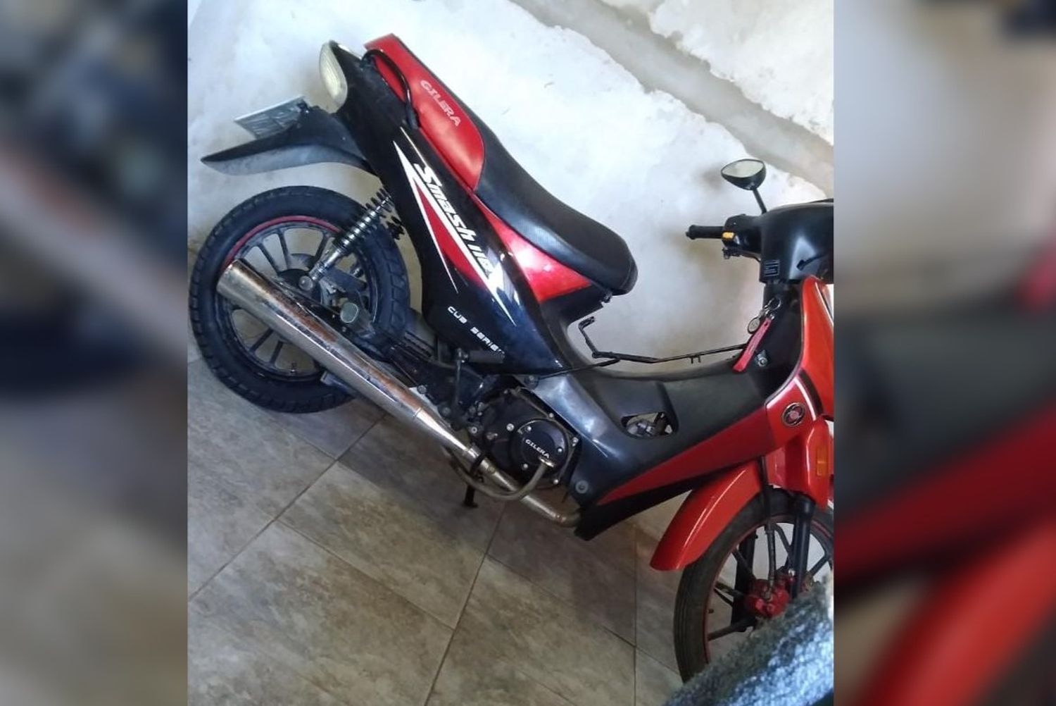 La moto tenía candado y aun así se la llevaron. Foto: La Opinión.