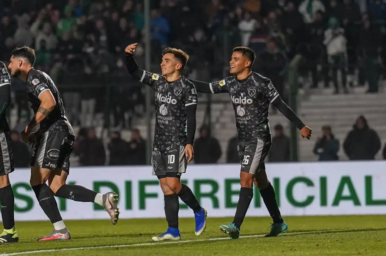 Buen triunfo de Sarmiento