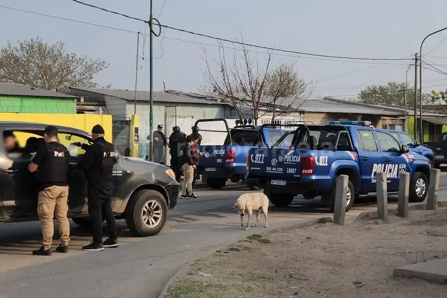 Otra vez Tucumán y Champagnat: allanamientos y gran despliegue policial