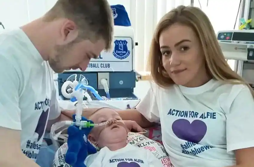 La extraña enfermedad de un bebé genera discordia entre dos países