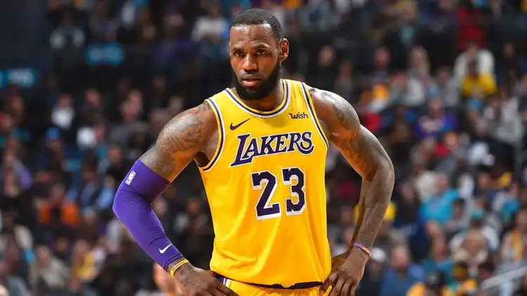 Los Lakers volvieron a perder y LeBron James disparó contra sus compañeros