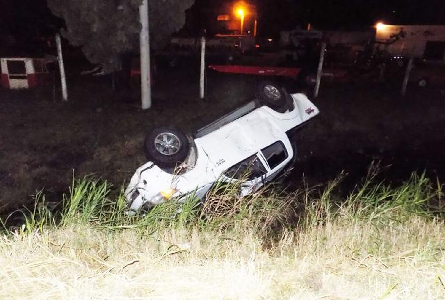 Vuelco de una camioneta en el acceso norte a la ciudad
