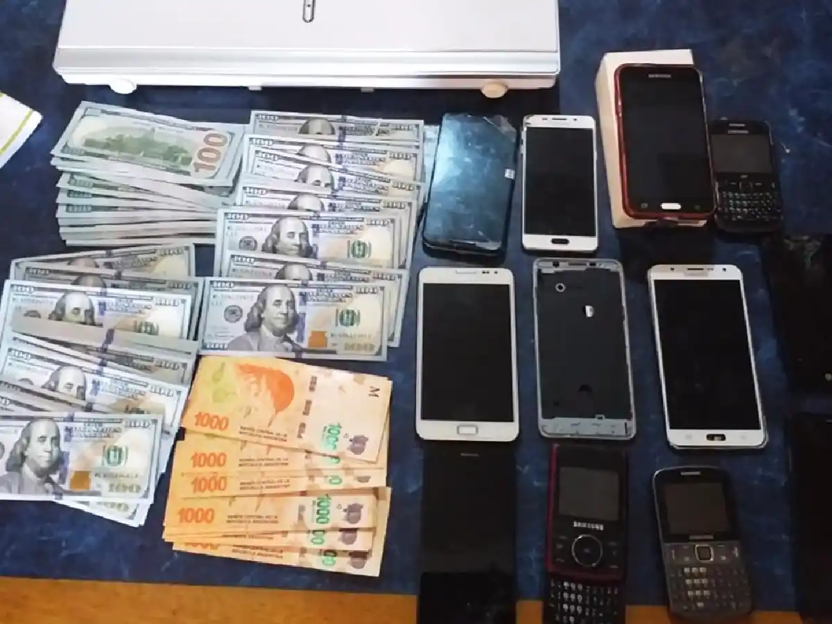Detienen a integrantes de una banda que "clonaba" celulares 