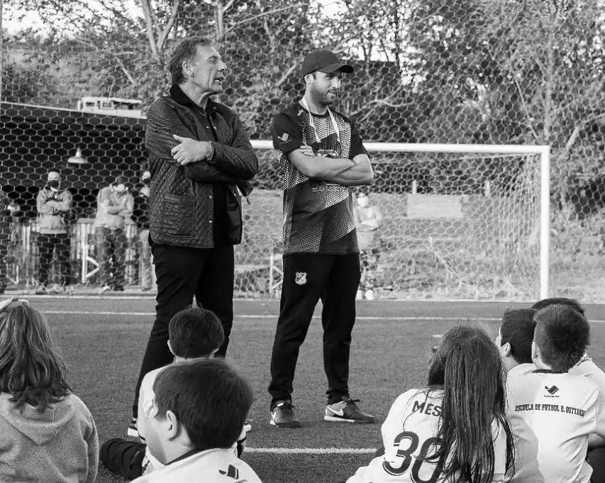 Miguel Ángel Russo visitó la escuela de fútbol de Diego Gottardi y sorprendió a los niños