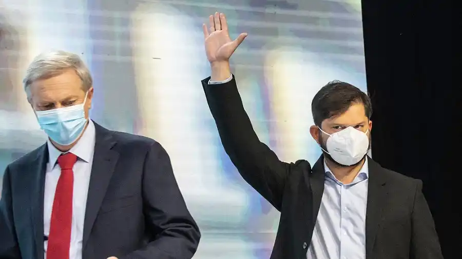 Chile elige a su nuevo presidente en un balotaje ajustado e hiper polarizado