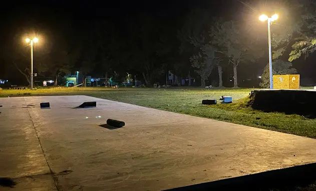 Más luz en plaza “La colmena”