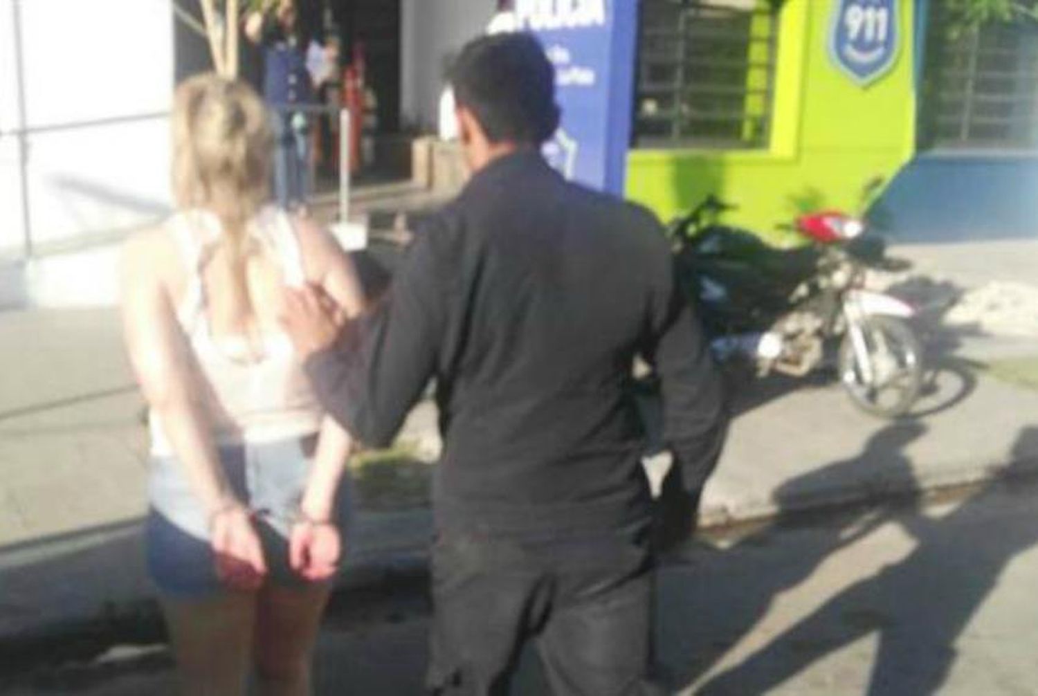 Detuvieron a la hija del "Pata" Medina con un arma adulterada