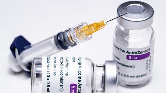 EMA confirma posible vínculo de la vacuna contra la COVID-19 de AstraZeneca con casos de coagulación