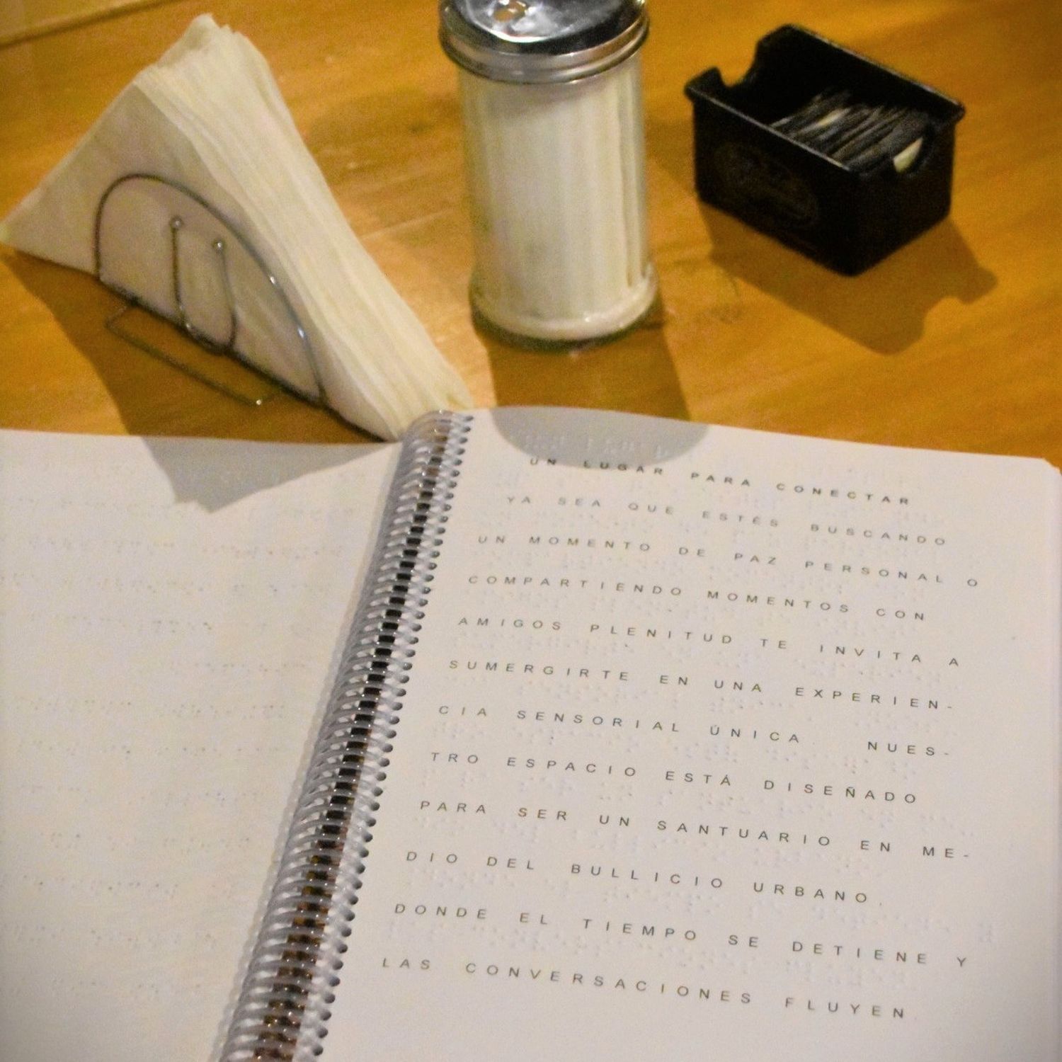 El café y restaurant Plenitud incluyó una transcripción de su carta/menú en sistema braille para los clientes con discapacidad visual