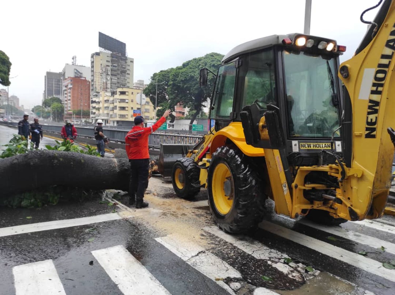 ALERTA POR ONDA TROPICAL 41: Activan 24 refugios para atender a casi 70 mil personas afectadas por las lluvias