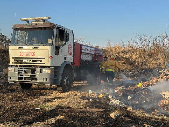 incendio bomberos rafaela zapadores quema basura cubiertas - 1
