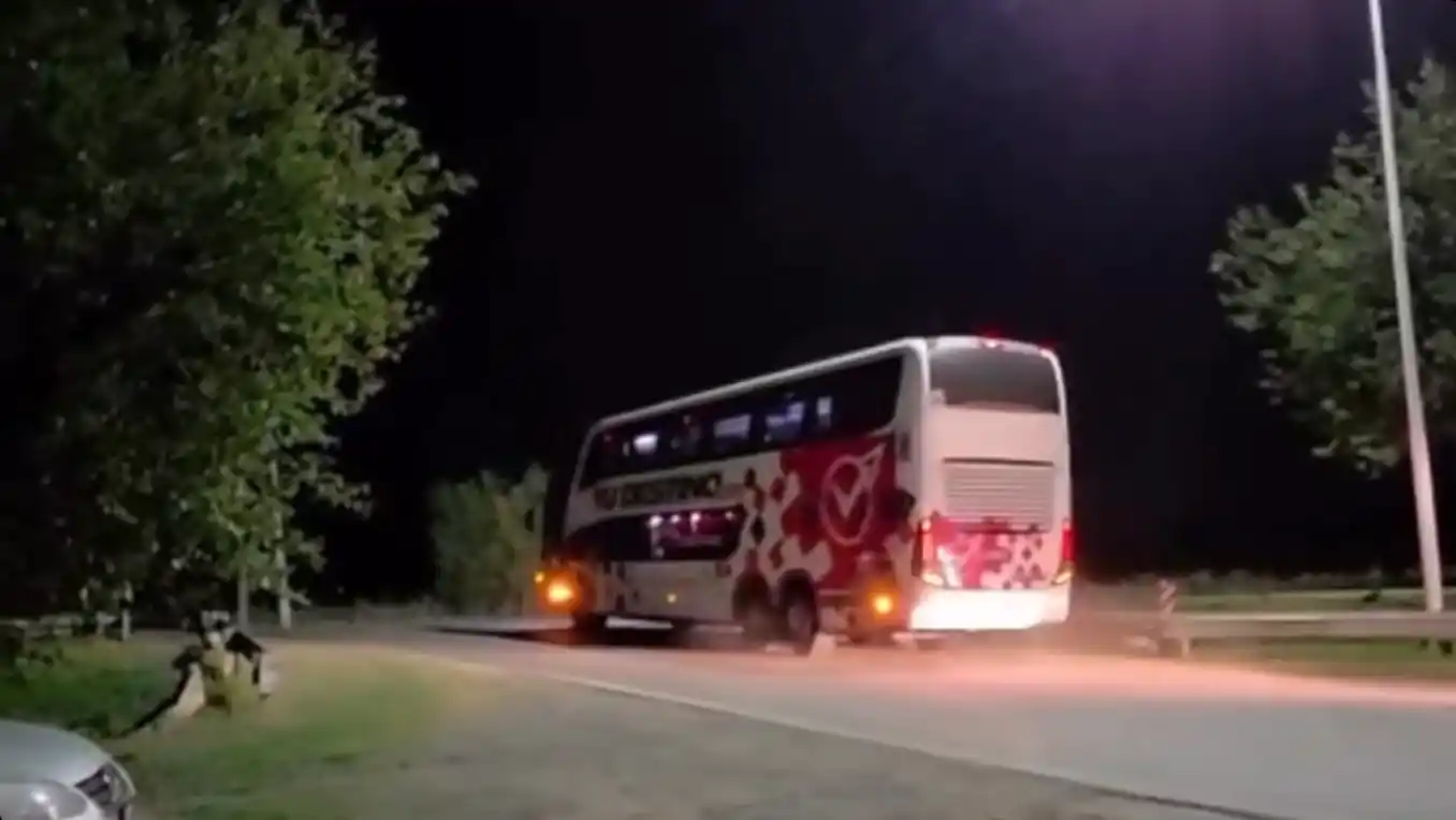 Destino: Salta. Jockey partió con su ilusión para jugar su primer partido oficial a nivel nacional