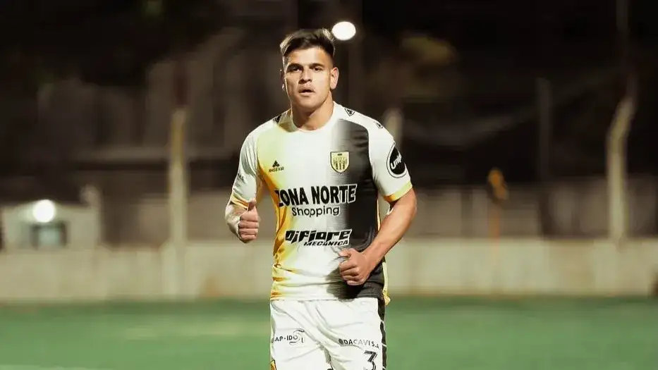 Domínguez, defensor de Santamarina.