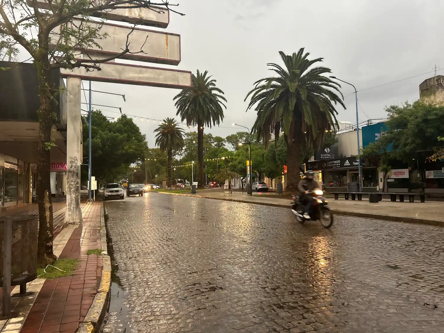 amanecer lluvia llovizna clima cielo nublado centro rafaela  (2) - 2