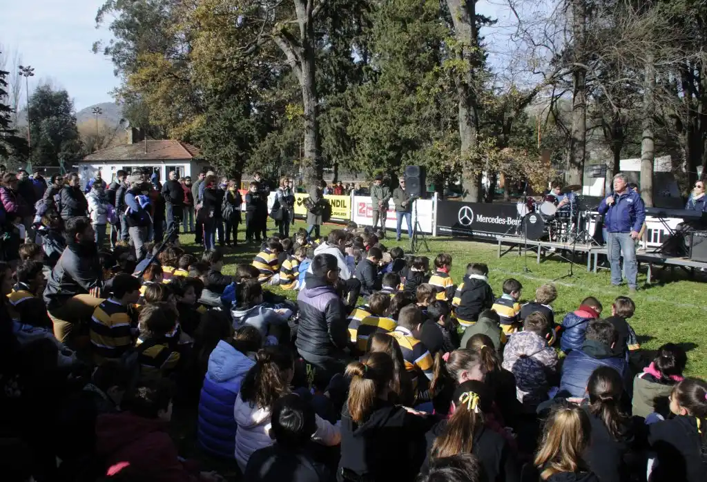 Uncas inauguró a pura emoción sus nuevas canchas