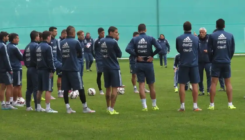 Copa América: Un mexicano dirigirá Argentina - Colombia