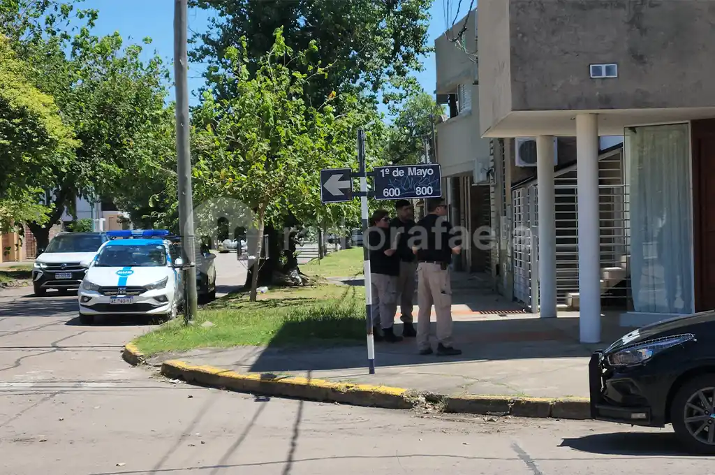 Esquina en barrio Alberi. General Paz y Primera junta