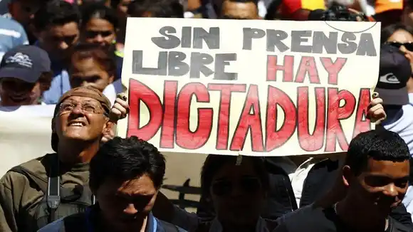 LA SIP ACUSA A MADURO de ver al periodismo venezolano como  «un enemigo permanente»