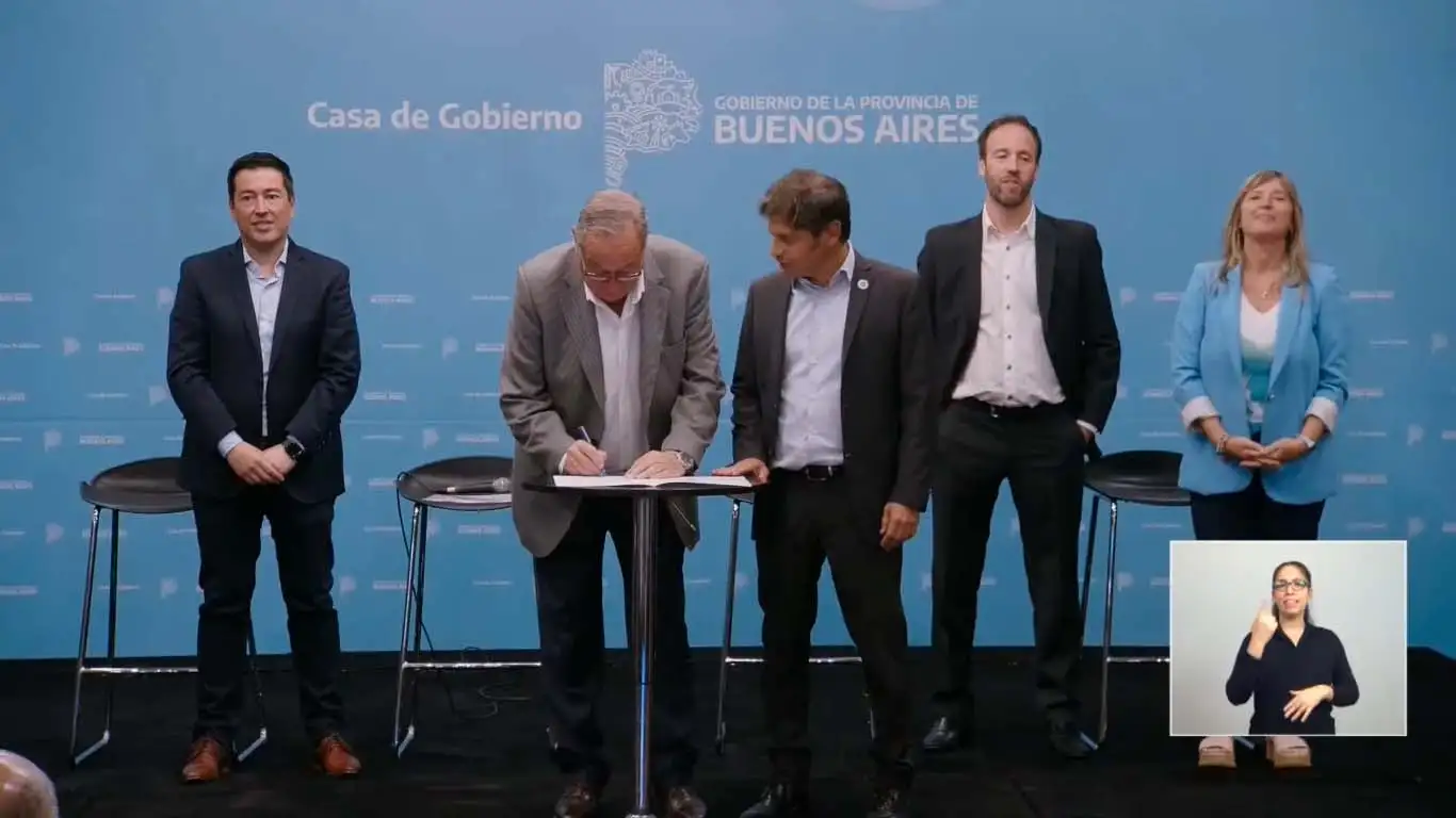 Tandil firmó un convenio para repavimentar España y ampliar la planta desnitrificadora por 482 millones